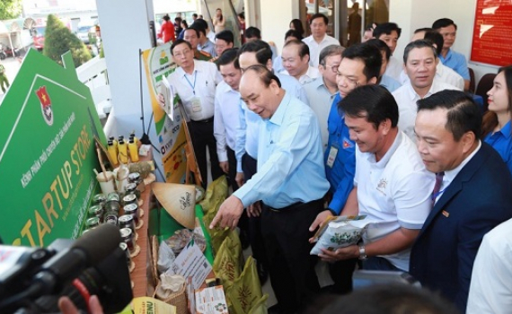 Thủ tướng lần thứ ba trực tiếp đối thoại c&ugrave;ng n&ocirc;ng d&acirc;n