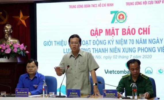 T&ocirc;n vinh 70 điển h&igrave;nh ti&ecirc;n tiến thanh ni&ecirc;n xung phong c&aacute;c thời kỳ