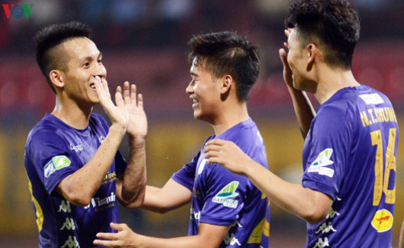 V&ograve;ng 11 V-League 2020: Đội b&oacute;ng của C&ocirc;ng Phượng l&agrave; &ldquo;kho điểm&rdquo; của H&agrave; Nội FC