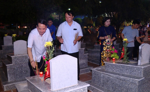  Y&ecirc;n M&ocirc; thắp nến tri &acirc;n c&aacute;c Anh h&ugrave;ng Liệt sỹ