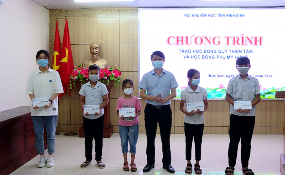 ​​​149 học sinh ngh&egrave;o vượt kh&oacute; được nhận học bổng 