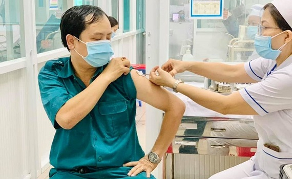 Bộ Y tế hướng dẫn tổ chức buổi ti&ecirc;m chủng vaccine ph&ograve;ng Covid-19 
