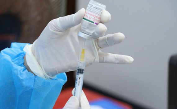 Ch&iacute;nh phủ Anh v&agrave; Czech viện trợ hơn 660.000 liều vaccine ph&ograve;ng COVID-19 cho Việt Nam