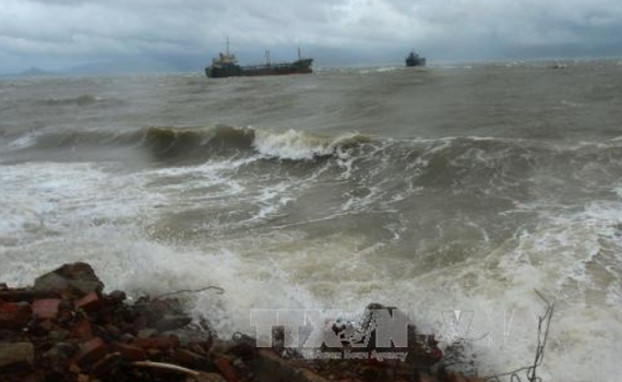 Chủ động ứng ph&oacute; với v&ugrave;ng &aacute;p thấp c&oacute; khả năng mạnh l&ecirc;n v&agrave; thời tiết nguy hiểm tr&ecirc;n biển Đ&ocirc;ng