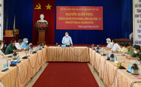 ​Chủ tịch Nước Nguyễn Xu&acirc;n Ph&uacute;c kiểm tra c&ocirc;ng t&aacute;c ph&ograve;ng, chống dịch ở TP. Thuận An, B&igrave;nh Dương 