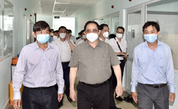 Ch&ugrave;m ảnh: Thủ tướng thăm cơ sở x&eacute;t nghiệm v&agrave; điều trị bệnh nh&acirc;n COVID-19 tại T&acirc;y Ninh