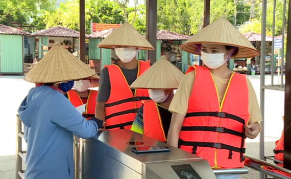 Du lịch Ninh B&igrave;nh mở cửa trở lại đ&oacute;n kh&aacute;ch trong tỉnh