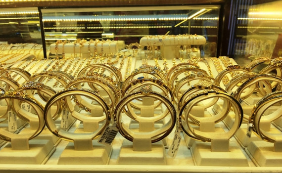 ​Gi&aacute; v&agrave;ng quay đầu giảm nhẹ
