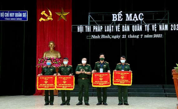 Hội thi ph&aacute;p luật về d&acirc;n qu&acirc;n tự vệ năm 2021 th&agrave;nh c&ocirc;ng tốt đẹp