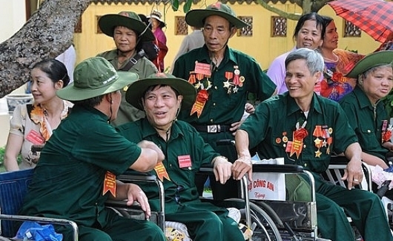 Kh&ocirc;ng ngừng ho&agrave;n thiện ch&iacute;nh s&aacute;ch, chăm lo tốt hơn đời sống người c&oacute; c&ocirc;ng