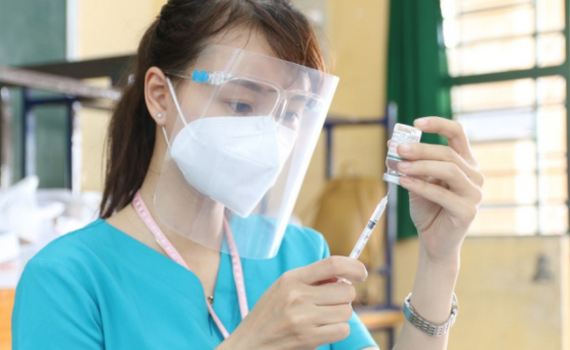 Ph&acirc;n bổ gần 4,9 triệu liều vaccine ph&ograve;ng COVID-19 cho 19 tỉnh, th&agrave;nh ph&iacute;a Nam