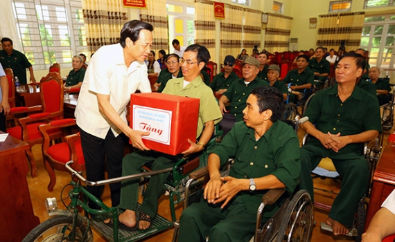 Quy định mới về chế độ trợ cấp, phụ cấp, ưu đ&atilde;i người c&oacute; c&ocirc;ng với c&aacute;ch mạng