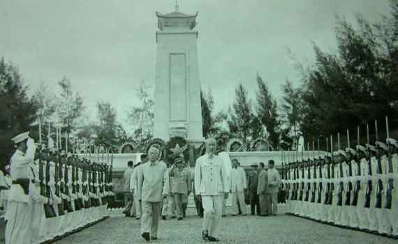 Tấm l&ograve;ng của B&aacute;c Hồ với thương binh, liệt sĩ