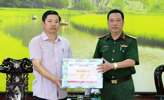 Thăm, tặng qu&agrave; nh&acirc;n ng&agrave;y Thương binh Liệt sỹ 27/7