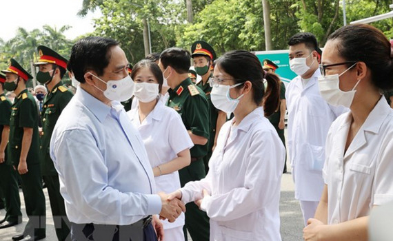 Thủ tướng Phạm Minh Ch&iacute;nh dự Lễ ph&aacute;t động triển khai chiến dịch ti&ecirc;m chủng vaccine ph&ograve;ng Covid-19 to&agrave;n quốc 