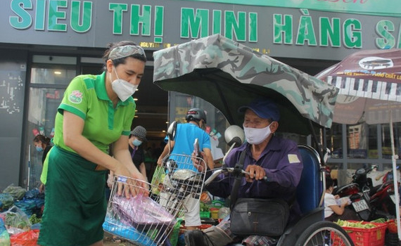 "Thương người như thể thương th&acirc;n"