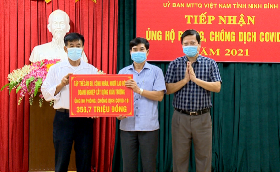 Ủy ban MTTQ Việt Nam tỉnh tiếp nhận ủng hộ ph&ograve;ng, chống dịch Covid-19