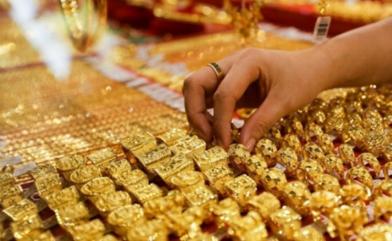 V&agrave;ng trong nước &ldquo;t&ecirc; liệt&rdquo; v&igrave; COVID-19