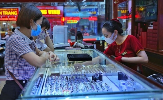 Gi&aacute; v&agrave;ng h&ocirc;m nay 17-7: Dự b&aacute;o gi&aacute; v&agrave;ng trượt mốc 1.700 USD/ounce