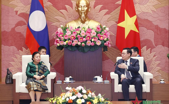 Chủ tịch Quốc hội Vương Đ&igrave;nh Huệ tiếp Ph&oacute; chủ tịch Quốc hội L&agrave;o