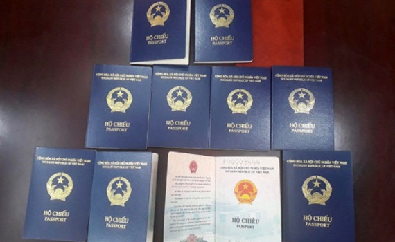 Bộ C&ocirc;ng an cấp hộ chiếu phổ th&ocirc;ng mẫu mới