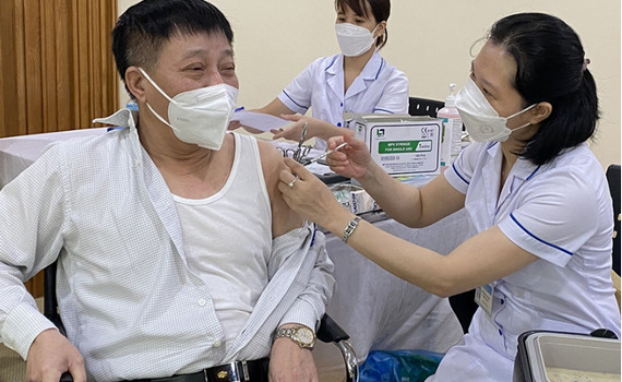 Cả nước đ&atilde; ti&ecirc;m được 244.757.059 liều vắc xin ph&ograve;ng Covid-19