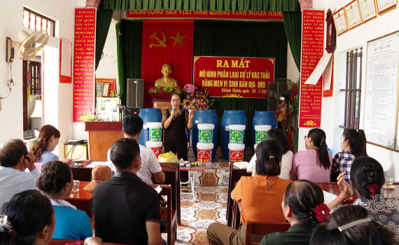 Ra mắt m&ocirc; h&igrave;nh &ldquo;ph&acirc;n loại v&agrave; xử l&yacute; r&aacute;c thải bằng men vi sinh&rdquo; tại x&atilde; Kh&aacute;nh Th&agrave;nh