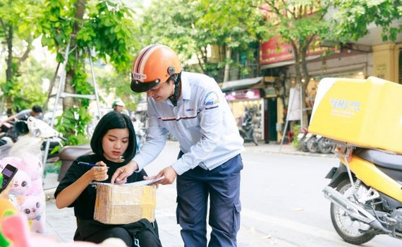 Cảnh b&aacute;o h&agrave;nh vi mạo danh bưu t&aacute;/nh&acirc;n vi&ecirc;n EMS để lừa đảo