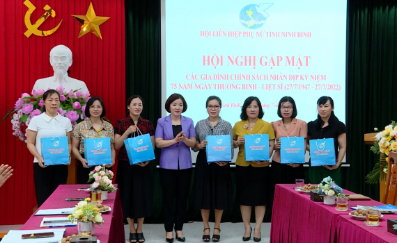 Phụ nữ Ninh B&igrave;nh với hoạt động uống nước nhớ nguồn