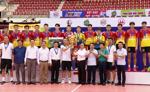Tr&agrave;ng An Ninh B&igrave;nh bảo vệ th&agrave;nh c&ocirc;ng chức v&ocirc; địch Giải b&oacute;ng chuyền v&ocirc; địch quốc gia năm 2022