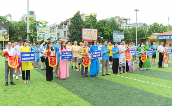Khai mạc Giải b&oacute;ng đ&aacute; c&ocirc;ng nh&acirc;n lao động th&agrave;nh phố Ninh B&igrave;nh