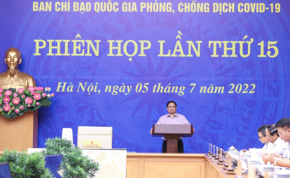 Thủ tướng: Kh&ocirc;ng được qu&ecirc;n 'kinh nghiệm xương m&aacute;u' khi chưa c&oacute; vaccine