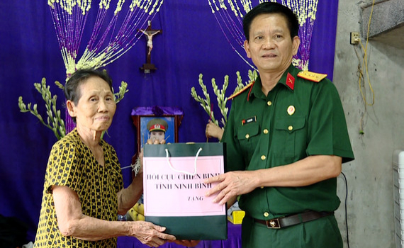 Hội Cựu chiến binh tỉnh thăm, tặng qu&agrave; nh&acirc;n kỷ niệm 75 năm Ng&agrave;y Thương binh, Liệt sỹ