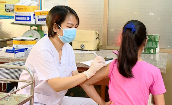 Ninh B&igrave;nh đẩy nhanh tiến độ ti&ecirc;m vắc xin cho trẻ từ 5 - 12 tuổi