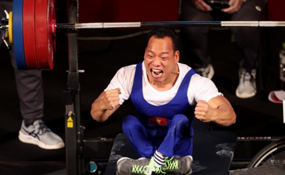 Quyết t&acirc;m v&igrave; m&agrave;u cờ sắc &aacute;o