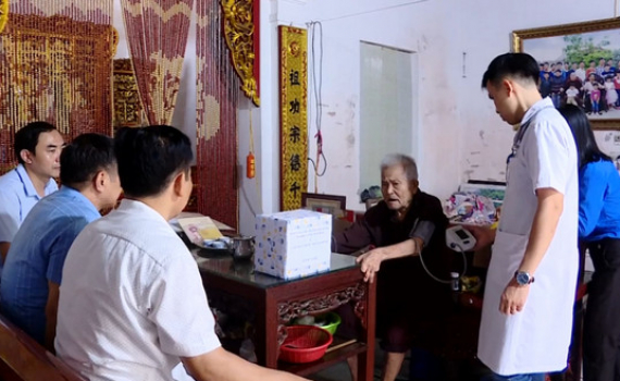 Kh&aacute;m bệnh v&agrave; cấp thuốc miễn ph&iacute; tại x&atilde; Kh&aacute;nh Dương, huyện Y&ecirc;n M&ocirc;