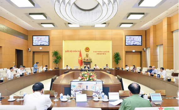 Cử tri tin tưởng quyết t&acirc;m kh&ocirc;ng ngừng, kh&ocirc;ng nghỉ trong c&ocirc;ng t&aacute;c ph&ograve;ng, chống tham nhũng, ti&ecirc;u cực