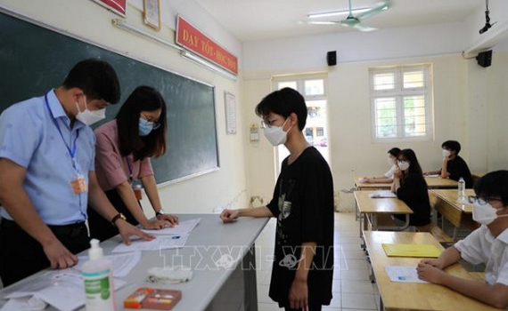 Khi đến l&agrave;m thủ tục dự thi, th&iacute; sinh cần xuất tr&igrave;nh giấy tờ g&igrave;?