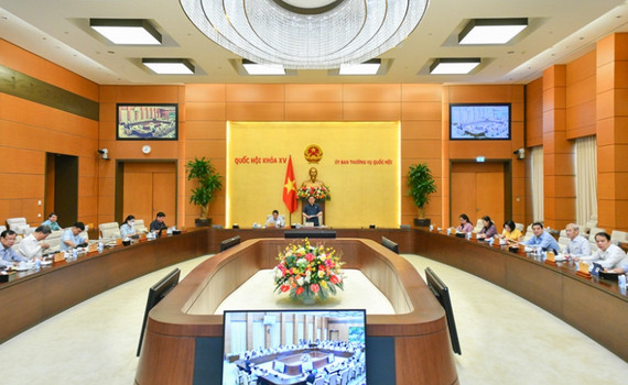 Ủy ban Thường vụ Quốc hội quyết định giảm thuế bảo vệ m&ocirc;i trường với xăng, dầu về mức s&agrave;n