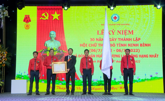 Hội Chữ thập đỏ tỉnh đ&oacute;n nhận Hu&acirc;n chương Lao động hạng Nhất
