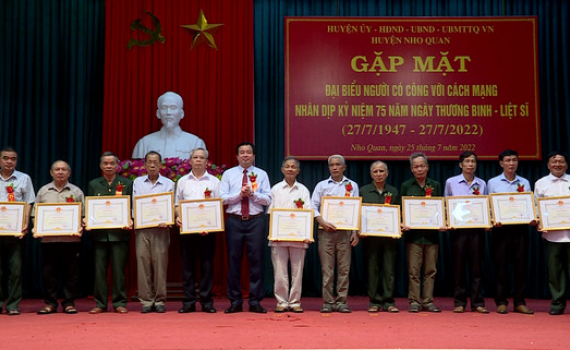 Huyện Nho Quan, Y&ecirc;n Kh&aacute;nh gặp mặt Người c&oacute; c&ocirc;ng với c&aacute;ch mạng