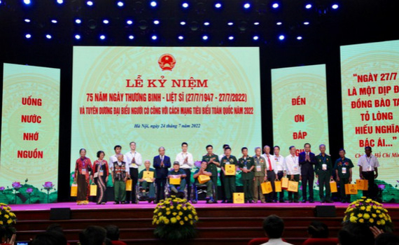 Chăm lo người c&oacute; c&ocirc;ng l&agrave; tr&aacute;ch nhiệm, vinh dự, l&agrave; mệnh lệnh từ tr&aacute;i tim