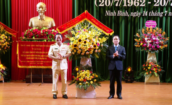 Lễ kỷ niệm 60 năm ng&agrave;y truyền thống lực lượng Cảnh s&aacute;t nh&acirc;n d&acirc;n 