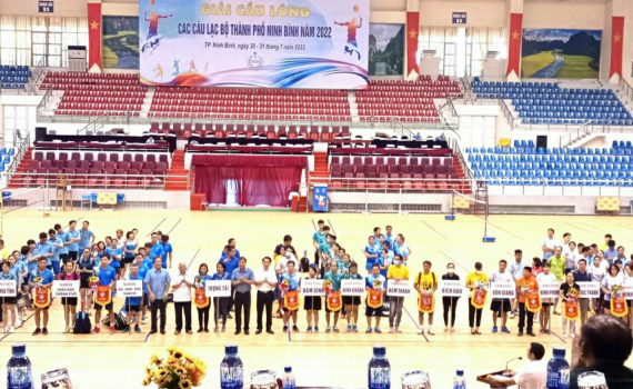 Khai mạc Giải cầu l&ocirc;ng c&aacute;c c&acirc;u lạc bộ th&agrave;nh phố Ninh B&igrave;nh năm 2022