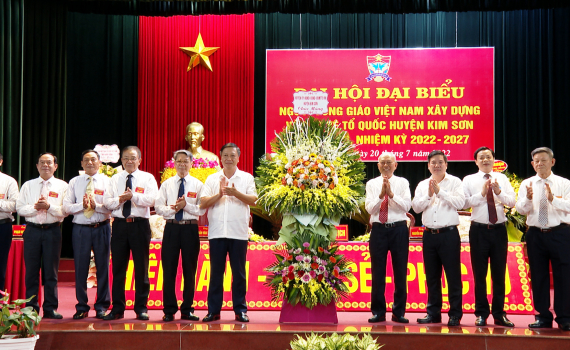 Đồng b&agrave;o c&ocirc;ng gi&aacute;o huyện Kim Sơn t&iacute;ch cực thi đua y&ecirc;u nước