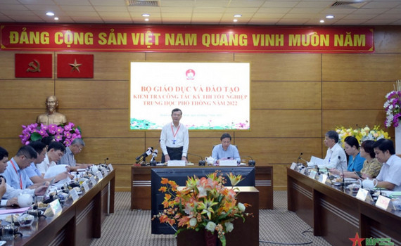 Bộ Gi&aacute;o dục v&agrave; Đ&agrave;o tạo kiểm tra chuẩn bị thi tốt nghiệp trung học phổ th&ocirc;ng tại TP Hồ Ch&iacute; Minh