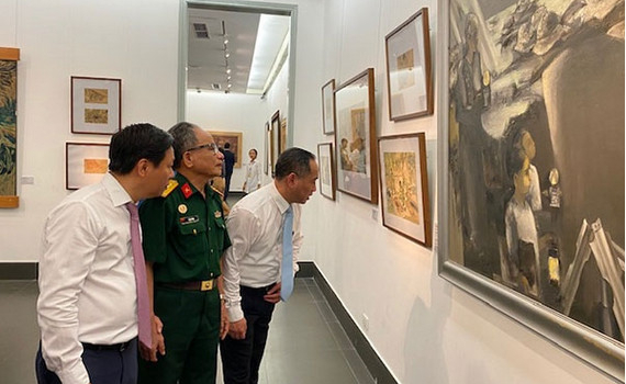 Trưng b&agrave;y t&aacute;c phẩm mỹ thuật về thương binh liệt sĩ chủ đề "C&ograve;n m&atilde;i với thời gian"