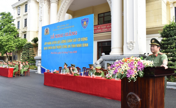 C&ocirc;ng an tỉnh khai giảng lớp huấn luyện lực lượng Cảnh s&aacute;t cơ động dự bị chiến đấu