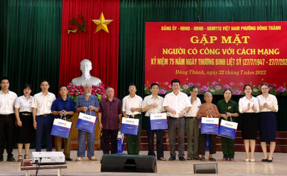 Phường Đ&ocirc;ng Th&agrave;nh v&agrave; T&acirc;n Th&agrave;nh, th&agrave;nh phố Ninh B&igrave;nh gặp mặt Người c&oacute; c&ocirc;ng với c&aacute;ch mạng