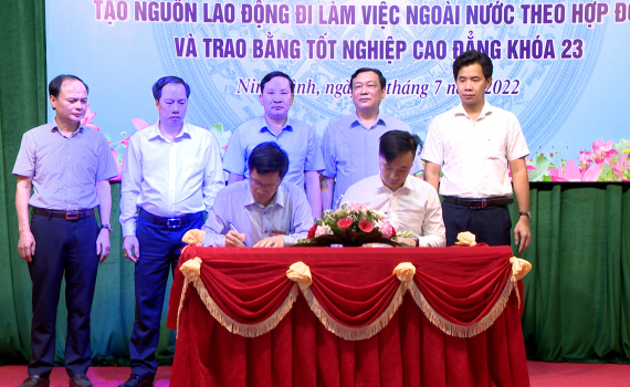 K&yacute; kết hợp t&aacute;c đ&agrave;o tạo nguồn lao động đi l&agrave;m việc nước ngo&agrave;i